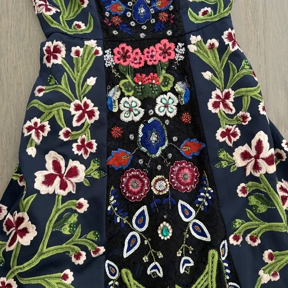 Alice + Olivia NIDIA Navy Blue Floral Embroidered Beaded Gown Lace - Size 4 Alice + Olivia NIDIA Navy Blue Floral Embroidered Beaded Gown Lace - Size 4